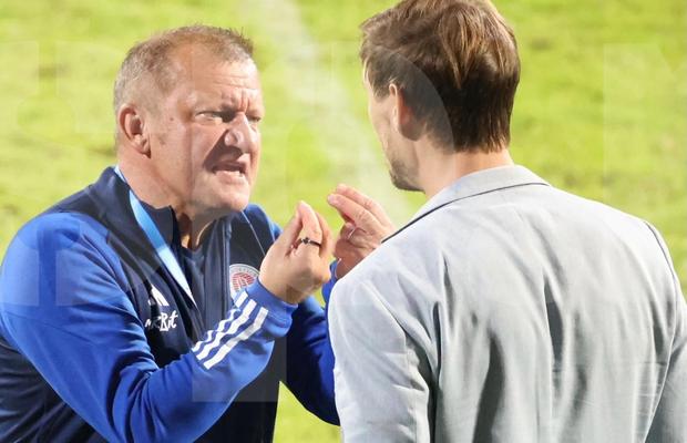 Cum a trăit Dorinel Munteanu meciul Oțelul - Universitatea Craiova » S-a agitat fără oprire + Contre cu Istvan Kovacs, cu arbitrul de rezervă, cu staff-ul și team managerul