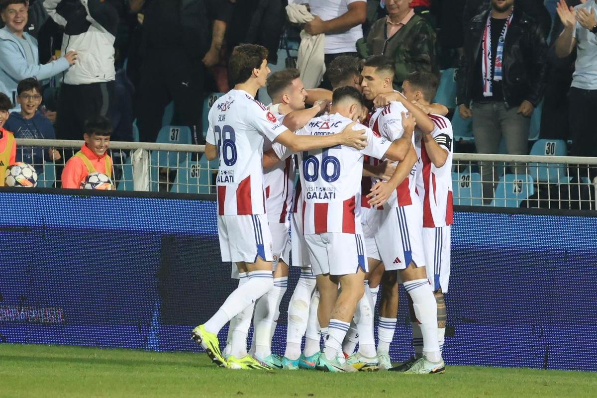 Oțelul - Universitatea Craiova, duel tare în etapa a 12-a din Superligă. FOTO: Ionuț Iordache & Andrei Furnigă(GSP)