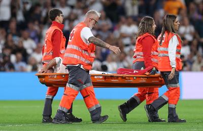 Accidentare TERIBILĂ pentru jucătorul lui Real Madrid nominalizat la Balonul de Aur » A părăsit terenul pe targă