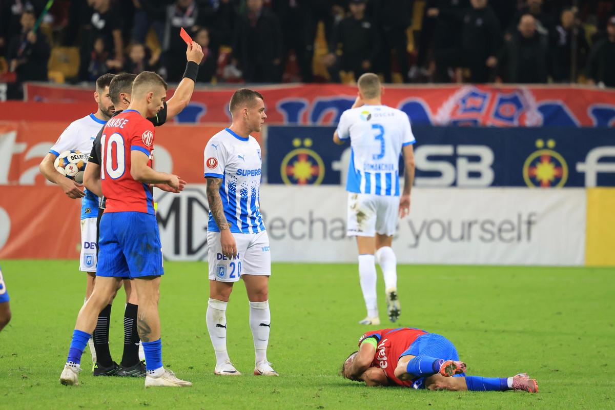 Ce gafă! A văzut „ROȘU” în FCSB - Craiova după un gest imprudent