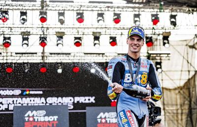 Debutantul Fermin Aldeguer, triumfător în Indonezia, după o coliziune între Marc Marquez și Marco Bezzecchi