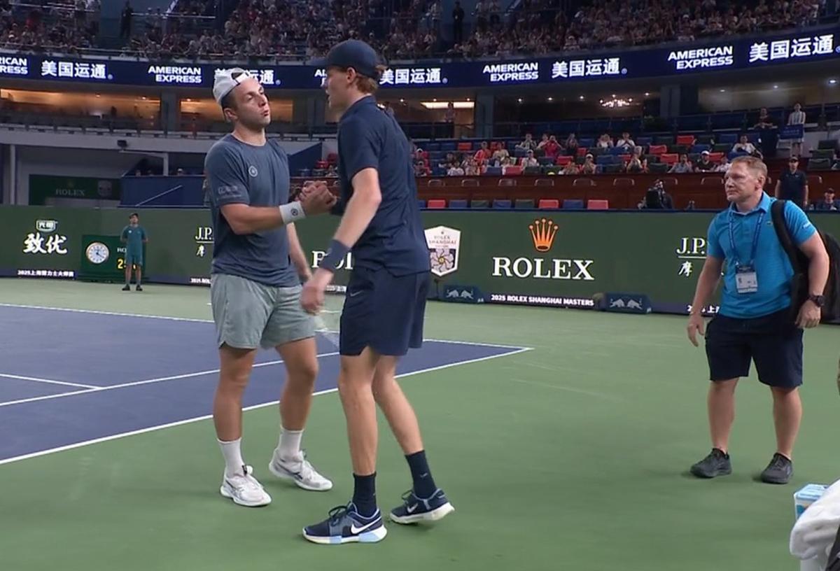 Jannik Sinner, răpus pe crampe în Masters-ul 1000 de la Shanghai