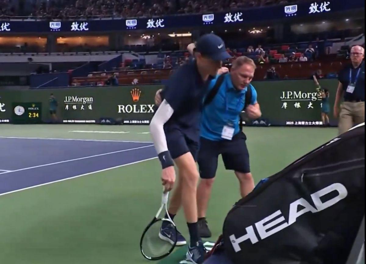 Jannik Sinner, răpus pe crampe în Masters-ul 1000 de la Shanghai