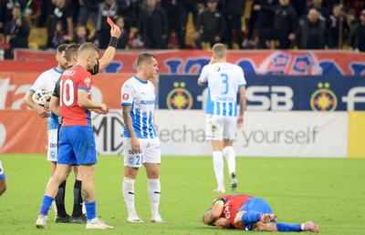Ce gafă! A văzut „ROȘU” în FCSB - Craiova după un gest imprudent