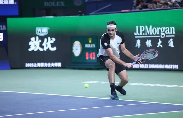 La 2 săptămâni după ce l-a învins pe Carlos Alcaraz, finalistul de la Tokyo a fost eliminat în turul al 3-lea de la Shanghai