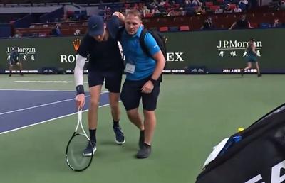 Jannik Sinner, răpus de crampe în Masters-ul 1000 de la Shanghai! Italianul a abandonat în turul 3, în setul decisiv