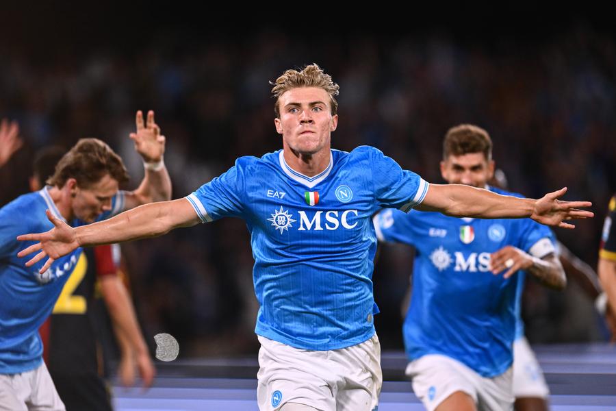 Rasmus Hojlund a marcat golul victoriei lui Napoli împotriva lui Genoa // FOTO: Imago Images S-a făcut transferul anului în Serie A » Clubul a postat anunțul: „Este 100% azuriu! Vise noi la orizont”