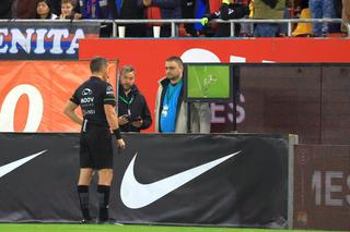 Istvan Kovacs a întors penalty-ul la VAR » Moment controversat în startul derby-ului FCSB - Craiova