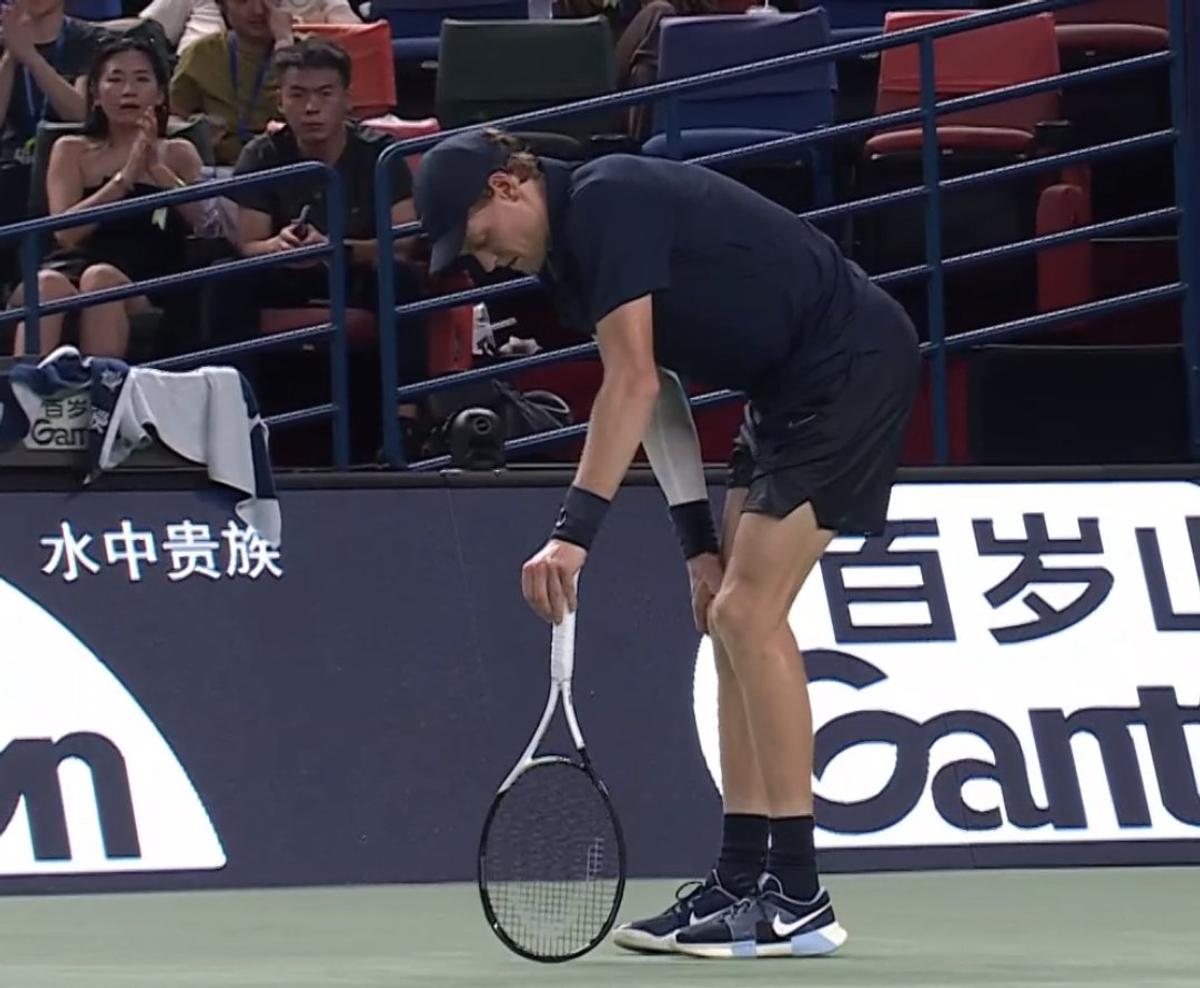 Jannik Sinner, răpus pe crampe în Masters-ul 1000 de la Shanghai