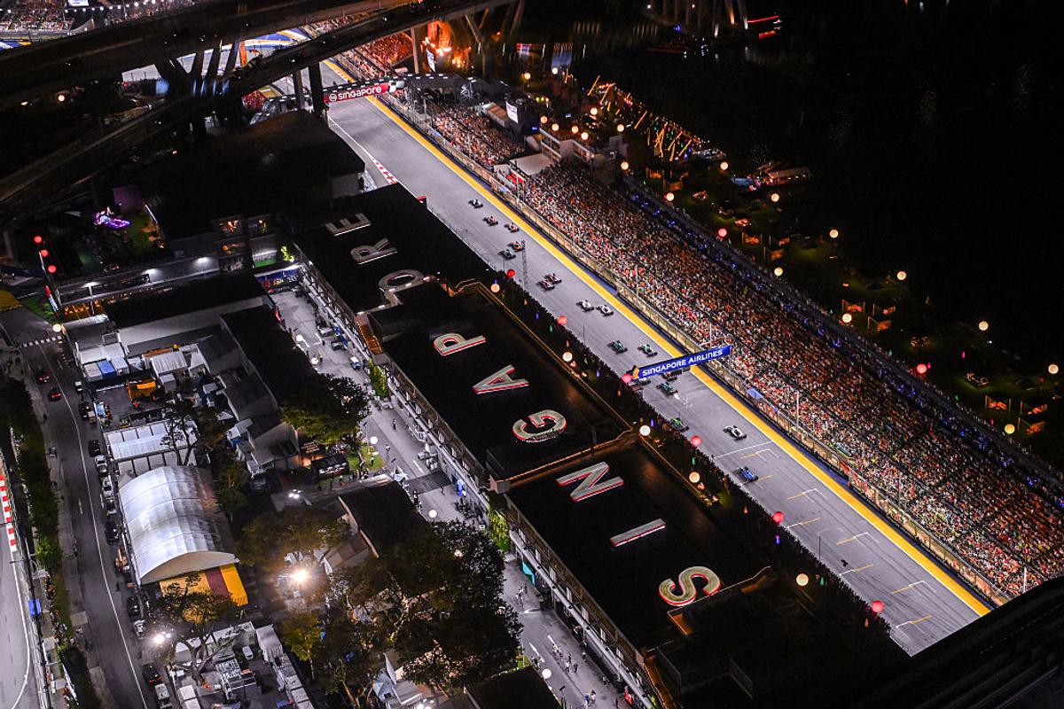 George Russell câștigă inteligent Marele Premiu din Singapore! McLaren este CAMPIOANĂ mondială la constructori