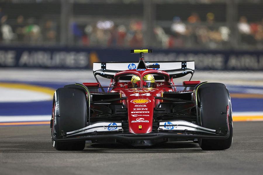 Lewis Hamilton, pilotul Ferrari, a fost penalizat cu 5 secunde la timpul final al Marelui Premiu al Singapore/ foto: Getty Images Lewis Hamilton, penalizat la Singapore » Pe ce loc a căzut pilotul Ferrari: cum arată noul clasament