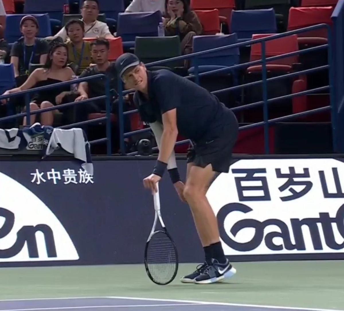 Jannik Sinner, răpus pe crampe în Masters-ul 1000 de la Shanghai