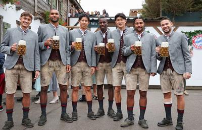 Bayern Munchen sărbătorește la Oktoberfest cele 10 victorii consecutive: „Acum putem bea bere!”