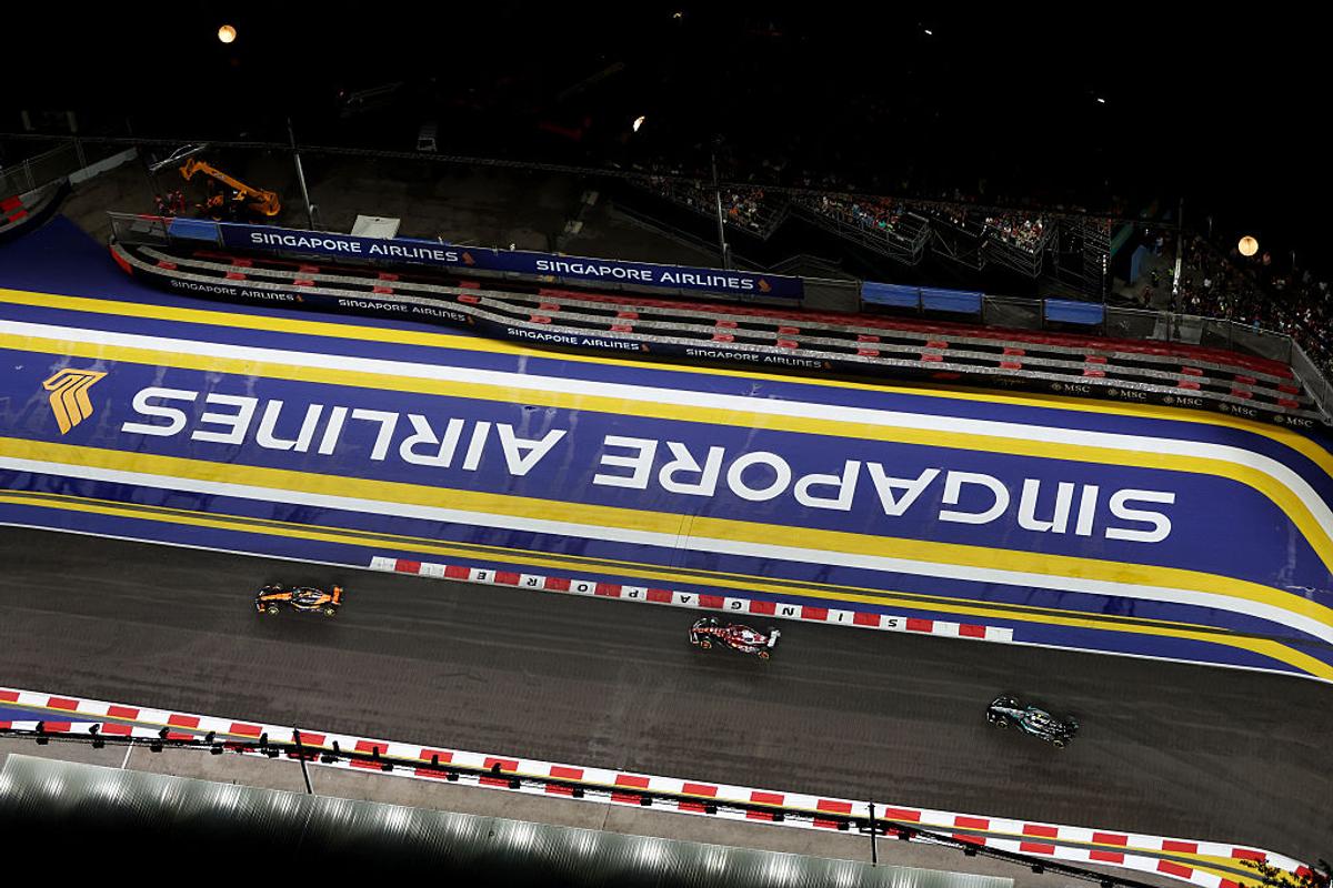 George Russell câștigă inteligent Marele Premiu din Singapore! McLaren este CAMPIOANĂ mondială la constructori