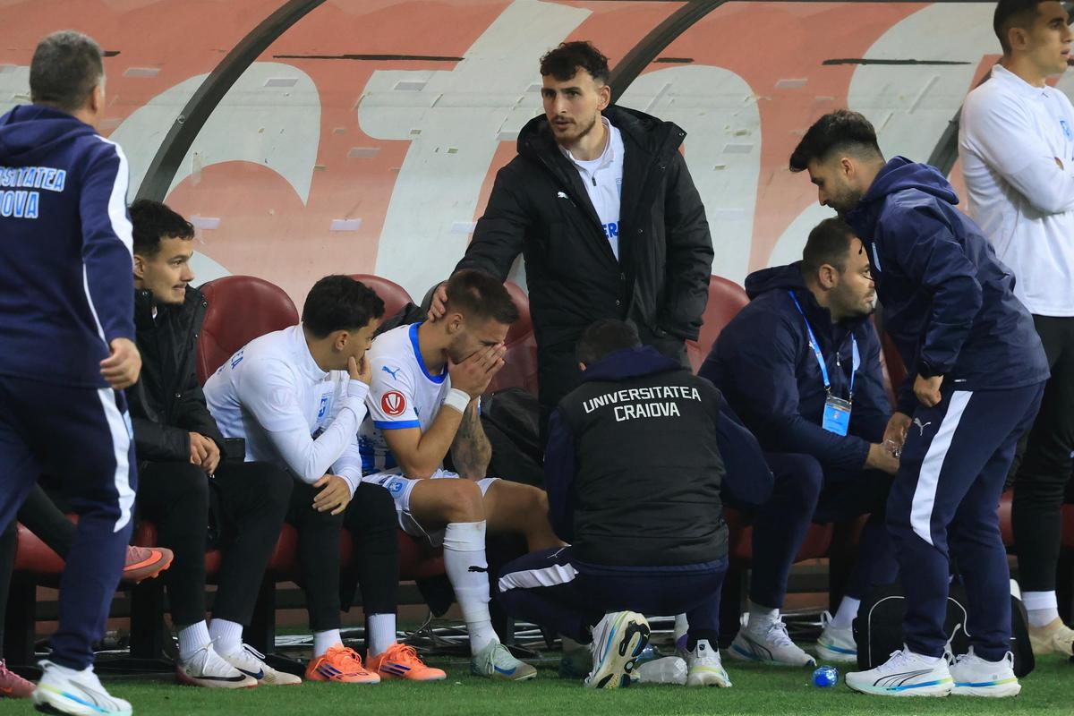 Mihnea Rădulescu s-a accidentat în FCSB - Universitatea Craiova. FOTO. Ionuț Iordache