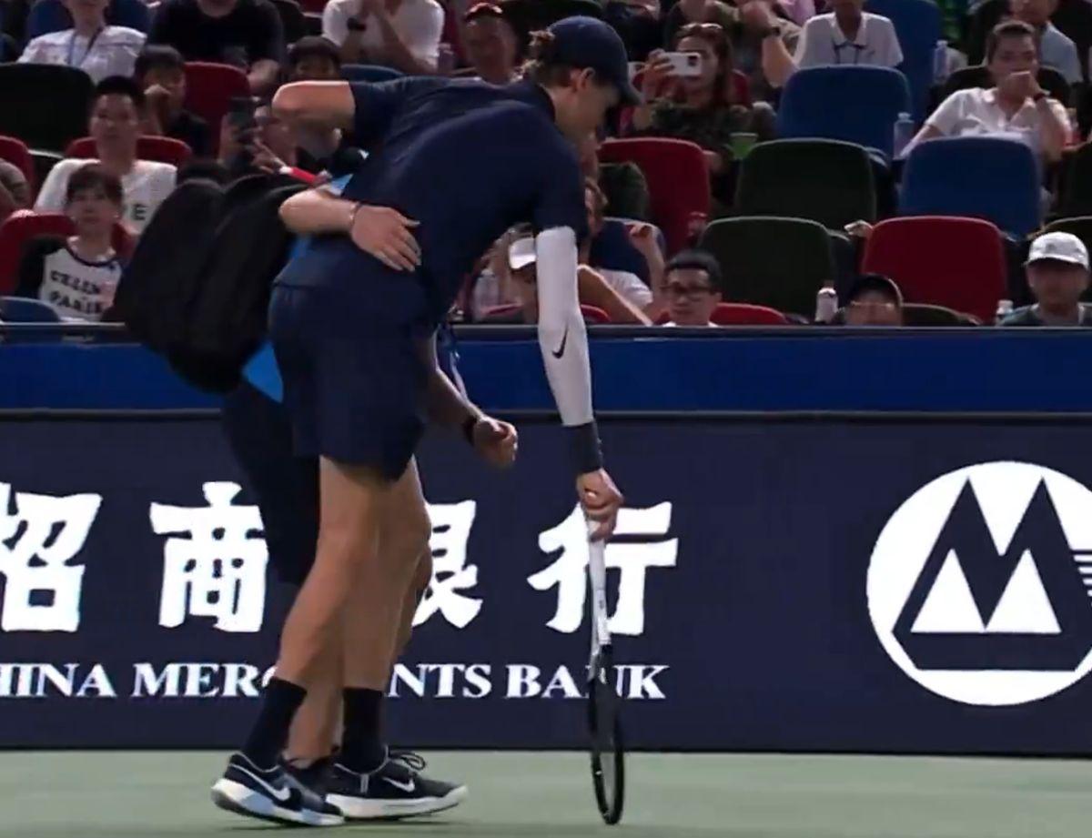 Jannik Sinner, răpus pe crampe în Masters-ul 1000 de la Shanghai