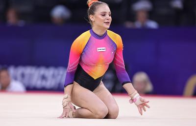 Sabrina Voinea, considerată „cea mai ghinionistă gimnastă din istorie”, după ce a ratat la limită podiumul la Campionatele Mondiale