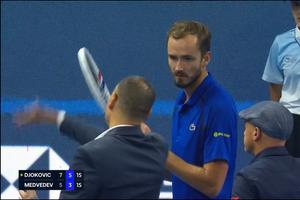 Novak Djokovic în finală la Beijing, după ce Daniil Medvedev a fost descalificat