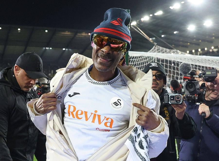 Snoop Doog în tricoul lui Swansea City // foto: imago images Marcelo și Snoop Dogg își unesc forțele pentru a ridica o echipă de tradiție din Europa