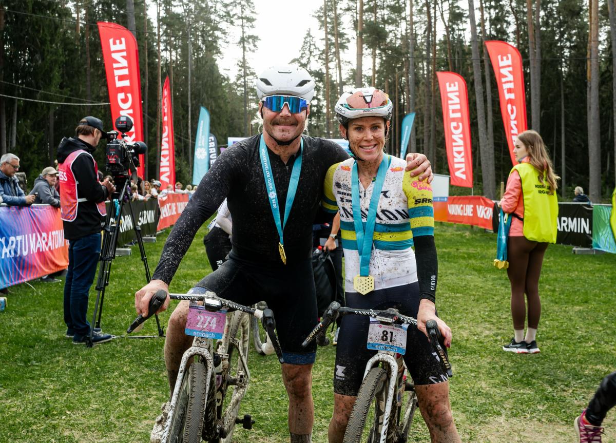 După cursa de la Sepang, Valtteri Bottas, pilotul Cadillac, a pornit spre Singapore... pe bicicletă
