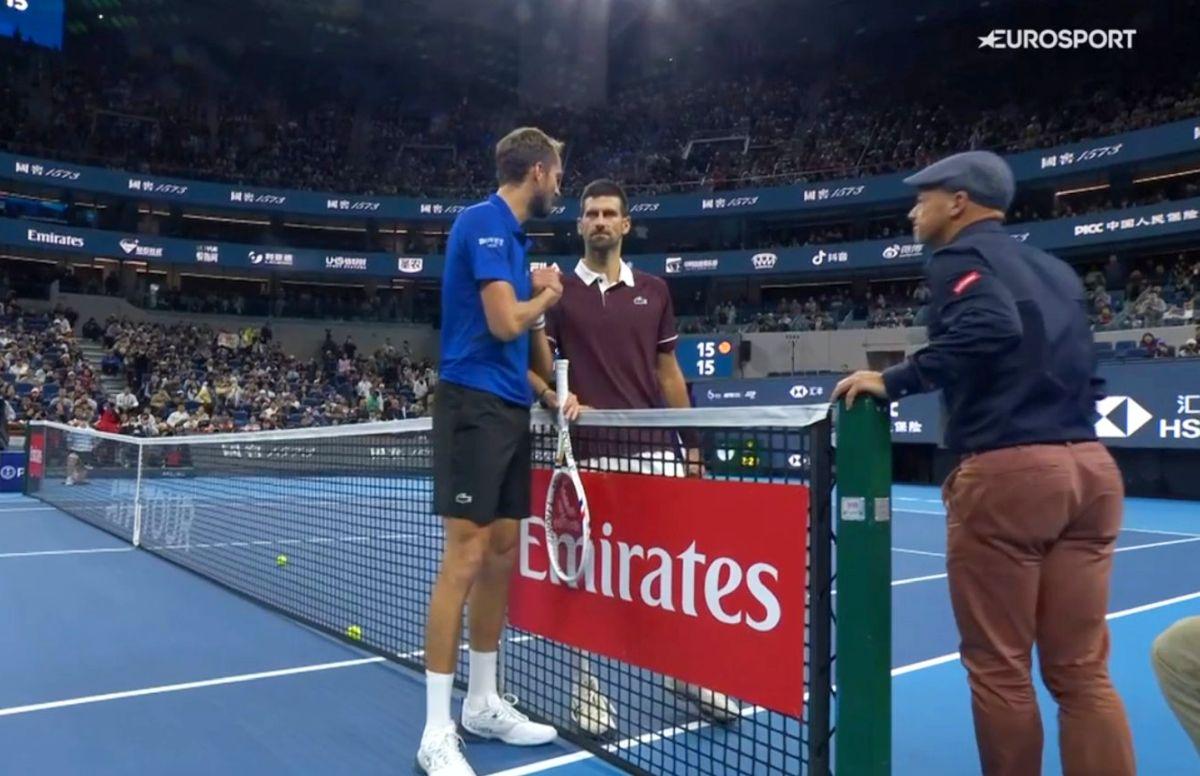 Deznodământ incredibil în semifinala Daniil Medvedev - Novak Djokovic: descalificat după ce a lovit un spectator