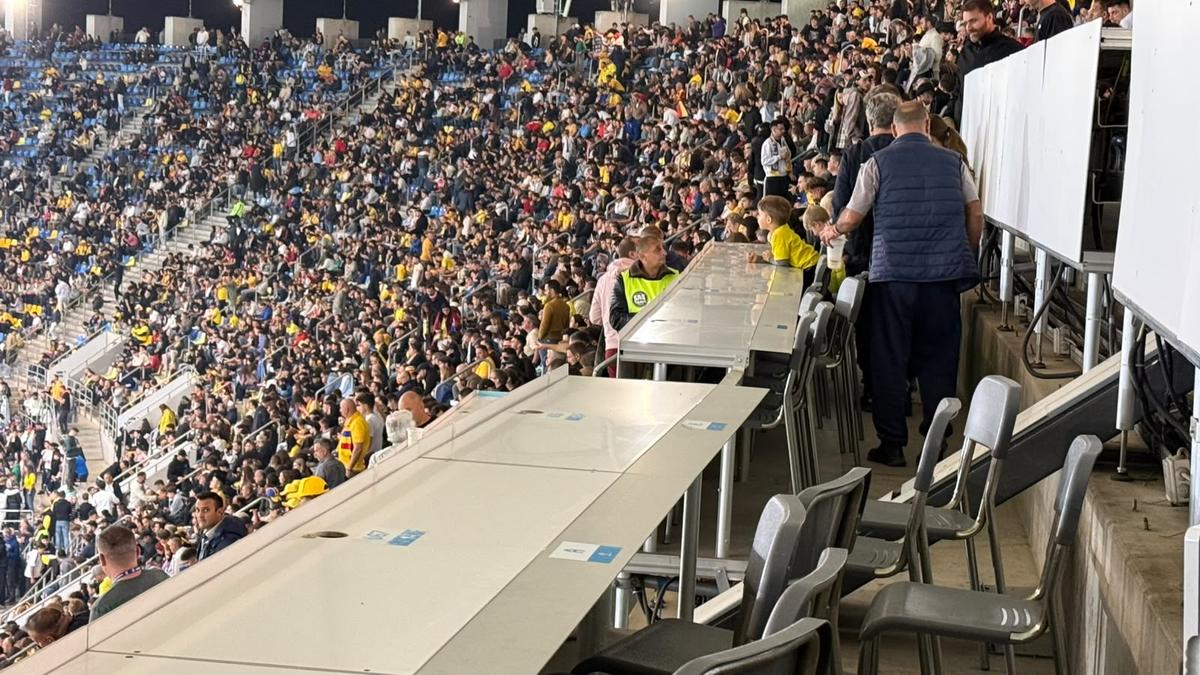 Bătaie de joc la masa presei pe Arena Națională: „Cum adică nu avem voie?”