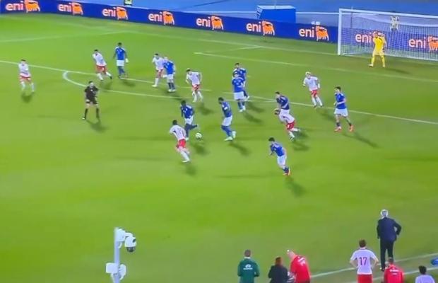 Colegul lui Radu Drăgușin a înscris golul serii în Europa » Reușită superbă, de la 80 de metri, în meciul cu 8 goluri