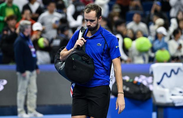 Câți bani pierde Daniil Medvedev după descalificarea de la Beijing » Și legendara Martina Navratilova a reacționat dur
