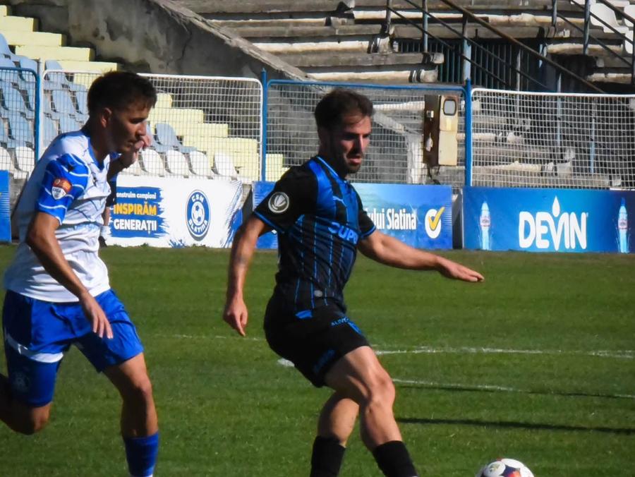 Joao Lameira în amicalul CSM Slatina - Universitatea Craiova // foto: Facebook UCV Cel mai nou jucător al Craiovei nu regretă deloc plecarea de la echipa din Superliga: „Probleme financiare mereu”