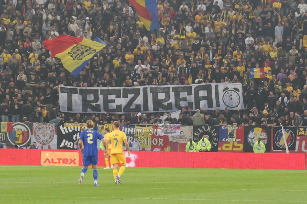 Mesajul din peluza României la începutul meciului cu Suedia