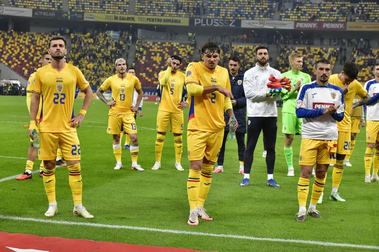 Vlad Dragomir, Mihăilă, Eissat, Rațiu, Valentin Cojocaru, Hindrich, Stanciu, Dennis Man, după România - Suedia// foto Cristi Preda (GSP)