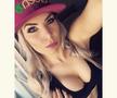 VIDEO + FOTO S-a dezbrăcat de bucurie în tribună la meciul lui Gremio » Blonda sexy nu s-a mai controlat!