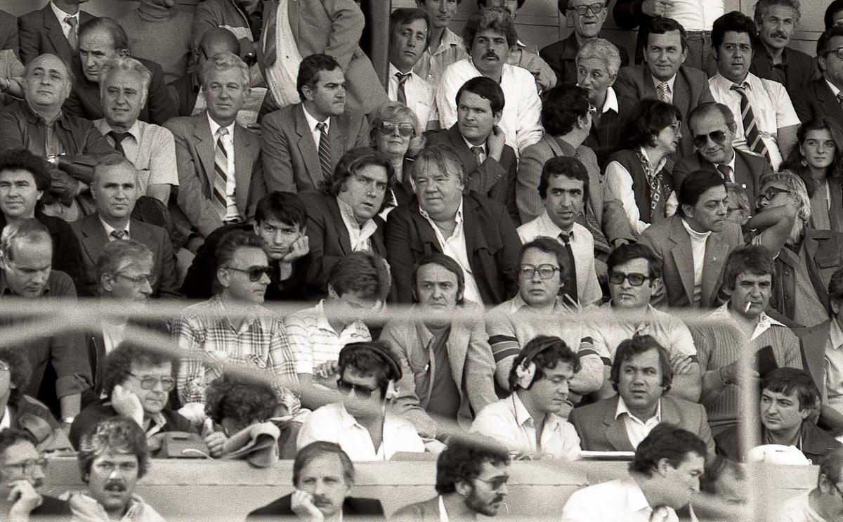 Retro ADRIAN PĂUNESCU - 5 noiembrie