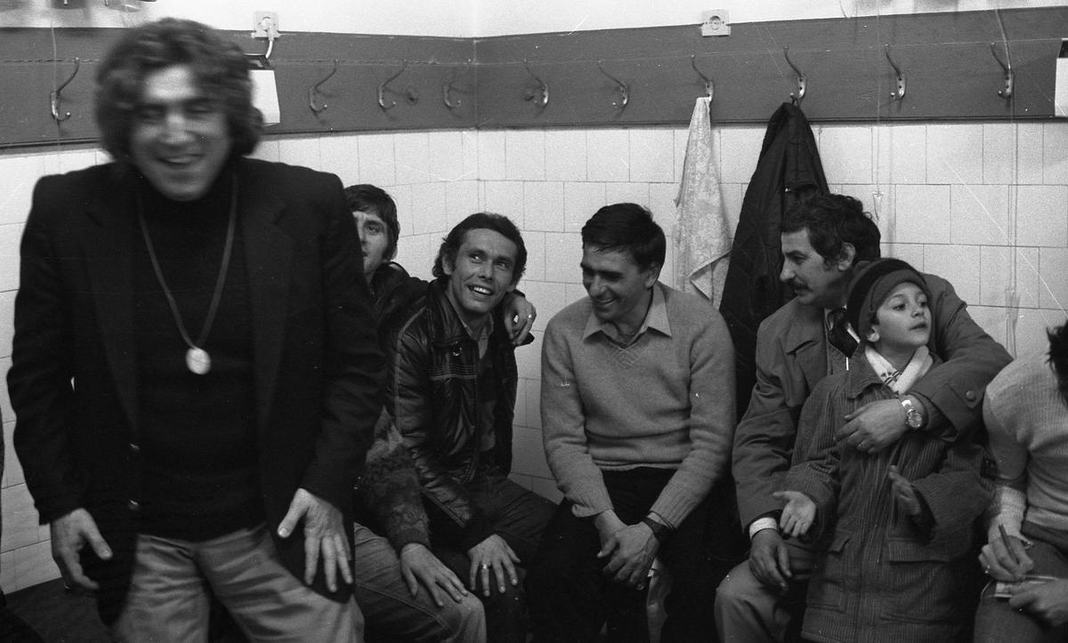 FOTO Cu ce tricouri au intrat azi pe teren jucătorii lui FC U Craiova, la primul meci după ce Mititelu a ajuns după gratii