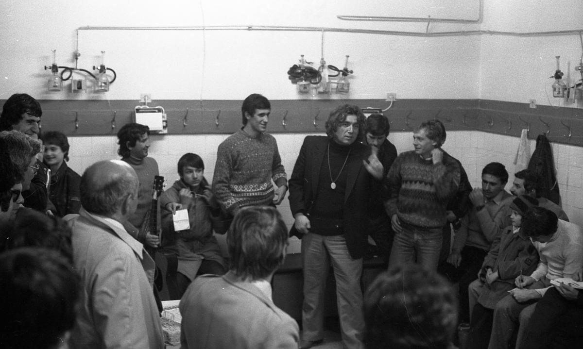 RETRO GSP. 10 ani de la moartea controversatului Adrian Păunescu. 3 poezii remarcabile despre Rapid, Craiova și Dobrin