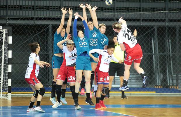 Îmbolnăviri în masă la handbal: 20 de cazuri la Bistrița, 6 la Craiova, unu la Cisnădie