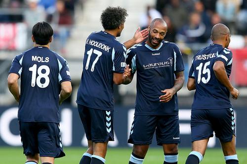 Olandezul Pierre van Hooijdonk (51 de ani) și danezul Kenneth Perez (47 de ani) au criticat prestația campioanei CFR Cluj din meciul cu AZ Alkmaar, pierdut 0-2 în grupele Conference League.