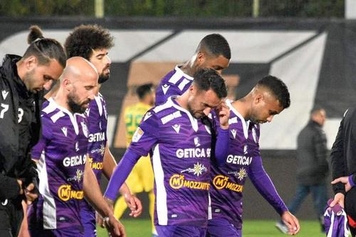 FC Botoșani a învins-o pe FC Argeș, scor 1-0, în runda #15 din Liga 1. Jean Vlădoiu, președintele piteștenilor, a împlinit astăzi 53 de ani. Echipa nu i-a putut face un cadou pe teren.