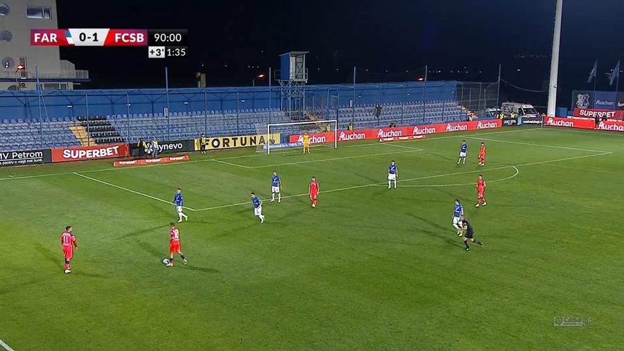 Imagine din timpul meciului cu Farul, atunci când Budescu s-a enervat pe colegii săi (captură tv) Premieră negativă pentru Budescu la Farul - FCSB + Momentul care l-a scos din sărite pe fotbalist: „Hai, mă, să jucăm fotbal! Dă-o-n p...a mea!”