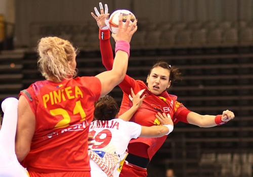 România, învinsă dramatic la debutul în grupa C de la Campionatul European de handbal feminin! Zi de dat uitării pentru Cristina Neagu FOTO: Răzvan Luțac (GSP.ro)