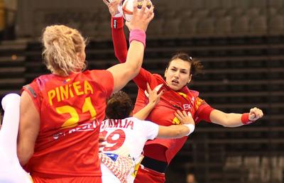 România, învinsă dramatic la debutul în grupa C de la Campionatul European de handbal feminin! Zi de dat uitării pentru Cristina Neagu