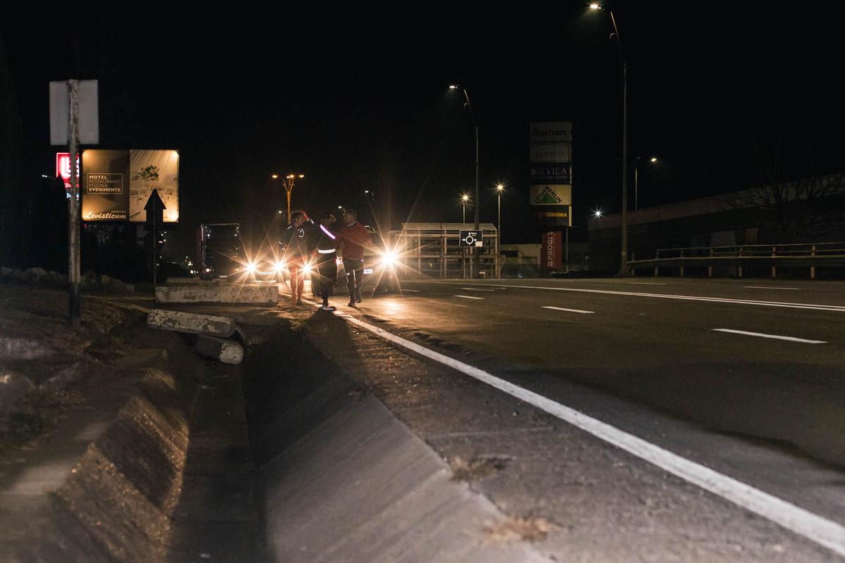 Semnal de alarmă tras prin intermediul sportului » A alergat 150 de kilometri pe E85-Drumul Morții, pentru a se monta separatoare rutiere