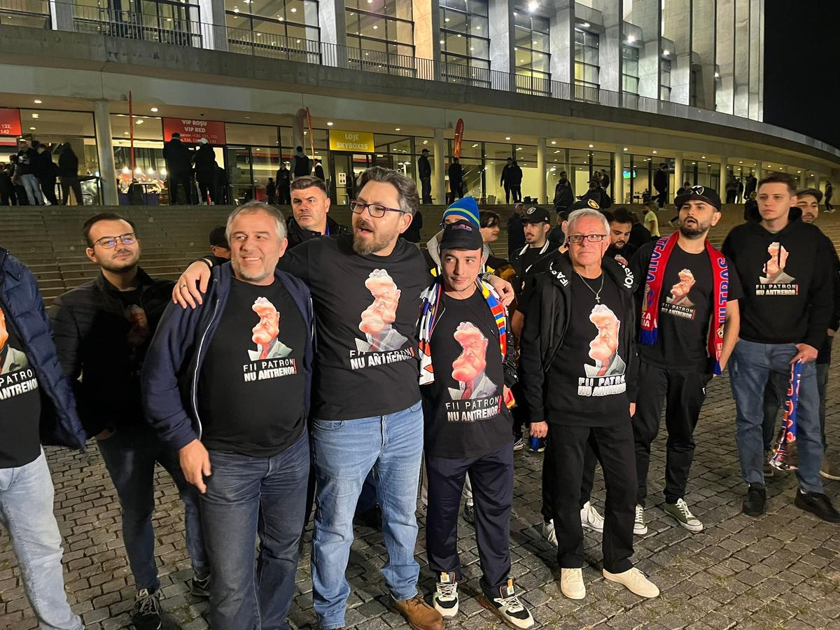 Galeria FCSB a afișat un banner cu un mesaj direct către un cunoscut om de televiziune