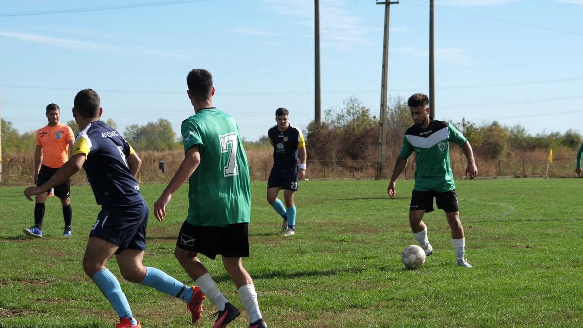 Fotbal la Lungulețu printre tone de varză! »„Am chemat «Uberul» ca să nu vin prin noroaie. Trage-i frâna de mână la cal”