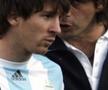 Alejandro Mancuso alături de Leo Messi, pe vremea când, alături de Maradona, pregătea naționala ”pumelor”