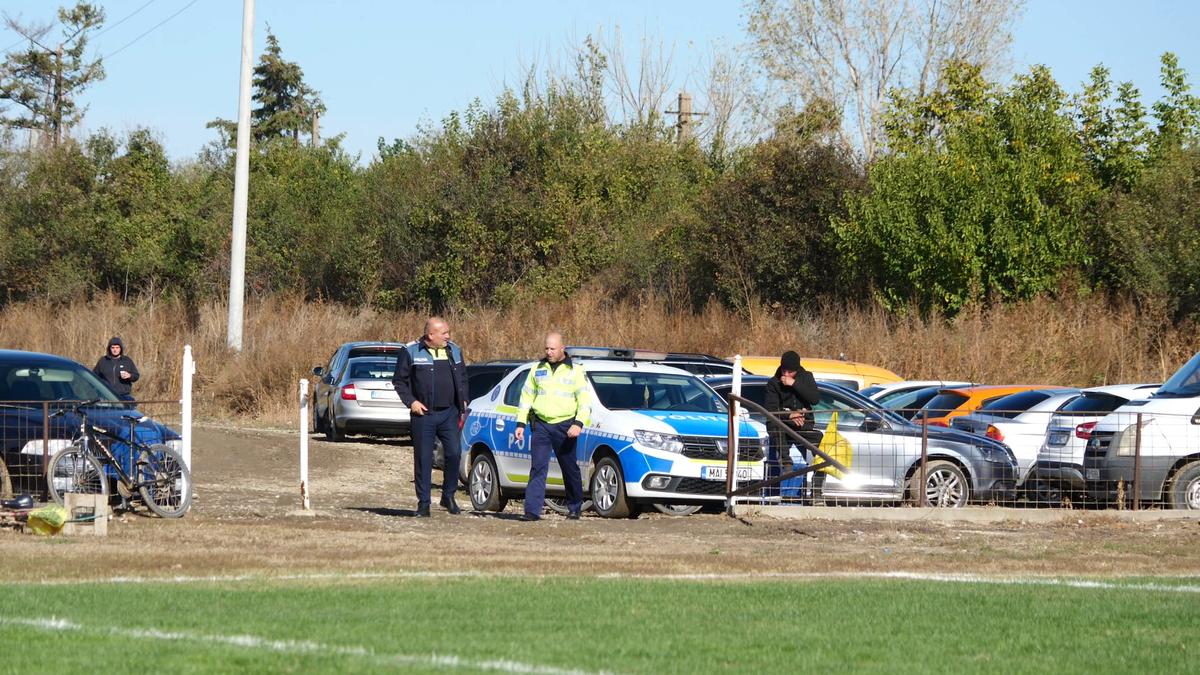 Fotbal la Lungulețu printre tone de varză! »„Am chemat «Uberul» ca să nu vin prin noroaie. Trage-i frâna de mână la cal”