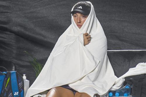 Jessica Pegula, în timpul întreruperilor din meciul cu Coco Gauff // foto: Imago Images