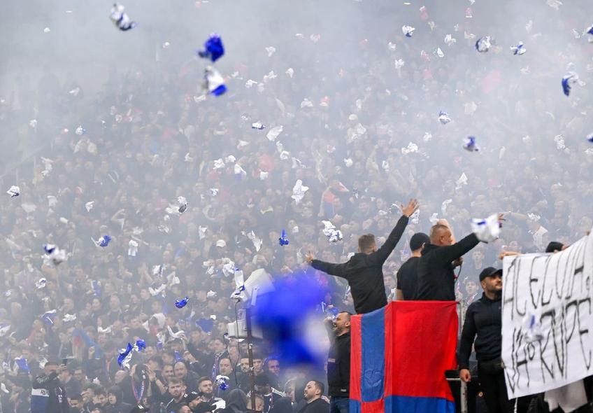 Ultrașii FCSB-ului au apelat la derapaje în serie la meciul cu Rapid / foto: GSP