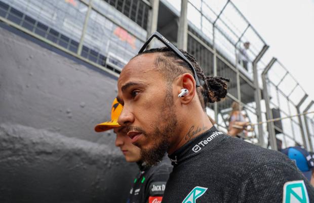 „Aș vrea să îmi iau vacanță de acum. Cel mai prost monopost!” » Panică în garajul Mercedes! Va refuza Lewis Hamilton să ia startul în ultimele trei curse ale sezonului?