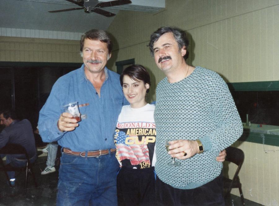 Bela Karoly, Nadia Comăneci și Geza Poszar, un trio cu multe secrete în istoria gimnasticii românești. Foto: arhiva GSP 10 mituri despre Nadia Comăneci și soții Karolyi: adevăr și ficțiune la 50 de ani de la primul 10 » Omul șters din istorie și misterul bătăilor din sala de antrenament